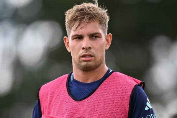 Crystal Palace dan Fulham berlomba mendapatkan jasa playmaker Arsenal, Emile Smith Rowe, di bursa transfer musim panas ini.