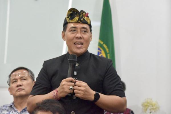 Anggota Komisi II DPR RI Bagus Adhi Mahendra Putra mengimbau kepada masyarakat Indonesia khususnya di Provinsi Bali untuk menghindari pelanggaran hukum dari praktik nominee.