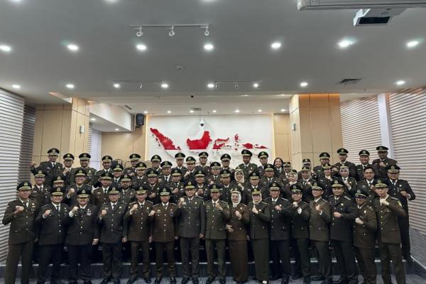 Penarikan jaksa ke Korps Adhyaksa sebagai bentuk penyegaran. 