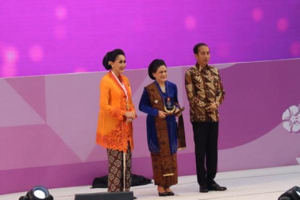 Presiden dan Ibu Negara Hadiri Peringatan Hari Kebaya Nasional di Istora Senayan