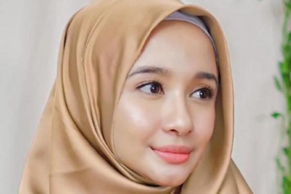 Janda cantik Laudya Cynthia Bella dikejutkan dengan kabar menkah dan rela menjadi istri ketiga Ustadz Nuzul Dzikri