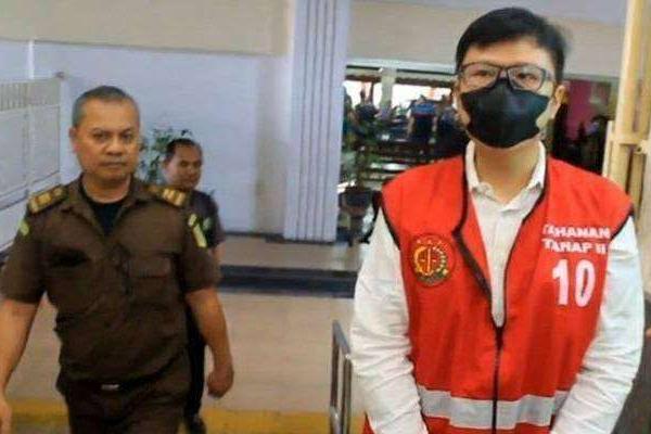 Ronald Tannur merupakan terdakwa dalam kasus penganiayaan hingga menyebabkan Dini Sera Afriyanti meninggal dunia.