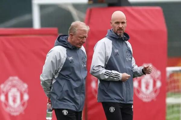 Mantan asisten pelatih Manchester United (MU), Steve McClaren, mengisahkan momen-momen manajer Erik Ten Hag lolos dari pemecatan