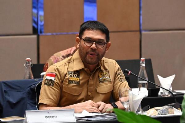 Ketika vonis bebas itu kan menimbulkan kecaman, kritikan, dan juga kekhawatiran terhadap vonis tersebut. Nah harapan saya mudah-mudahan, maka Mahkamah Agung bisa membentuk Majelis Kehormatan kemudian memeriksa (hakim). Memeriksa hakim itu tentu mendalami.