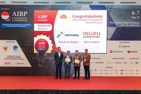 Pertamina dan Isuzu Astra Motors Indonesia menerima penghargaan tahunan Asean Innovation Business Platform (AIBP) Enterprise Innovation Awards Rabu (7/8) dalam ajang AIBP Conference and Exhibition di Jakarta