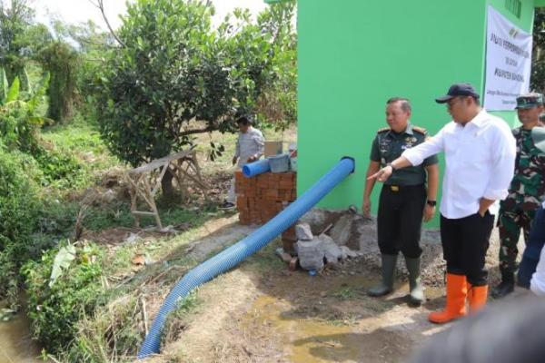 Petani, menurut Sudaryono, adalah profesi yang terhormat dan mulia. Peran mereka sangat vital bagi keberlangsungan bangsa.