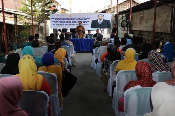 Wakil Ketua Komisi III DPR RI yang juga merupakan anggota MPR RI, Ahmad Sahroni, mengadakan Sosialisasi Empat Pilar MPR di Kelurahan Kapuk, Jakarta Barat, Senin (5/8).