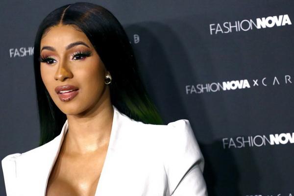 Terpeleset dan Jatuh dari Tangga Cardi B Nyaris Keguguran