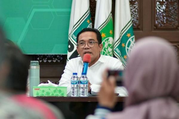 Ketua DPP Partai Kebangkitan Bangsa (PKB), Ahmad Iman Sukri, menolak tegas upaya Pengurus Besar Nahdlatul Ulama (PBNU) mencampuri urusan internal PKB.