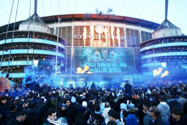 Mengingat Liam dan Noel merupakan fans berat Manchester City, tak ada nama Stadion Etihad dalam daftar tur reuni Oasis.