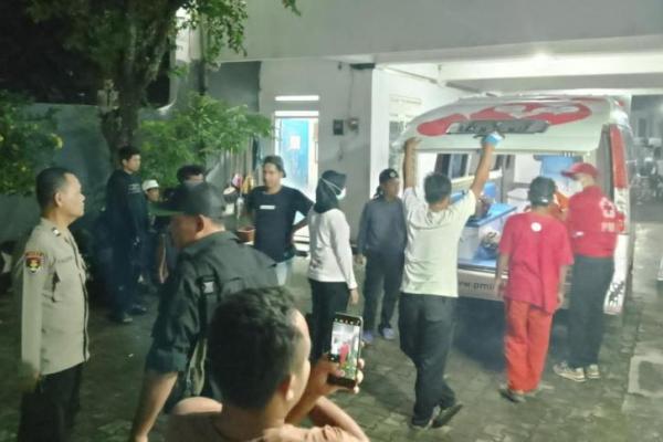 Seorang pria berinisial ES (47) ditemukan meninggal di kamar mandi penginapan di Kalurahan Wonosari