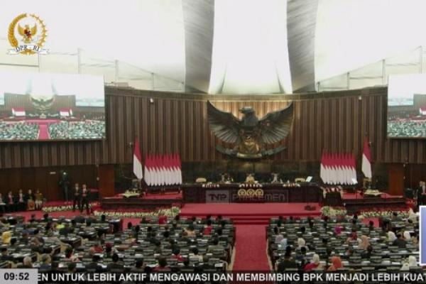 SBY mengadakan kegiatan syukuran satu tahun museum SBY-Ani di Pacitan.