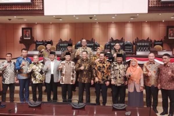 MPR masih memiliki kewenangan konstitusional tertinggi dalam hal mengubah dan menetapkan UUD.