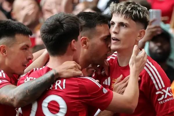 Penyerang sayap Manchester United (MU), Alejandro Garnacho, kecewa dengan penampilannya dalam pertandingan pembuka Liga Inggris melawan Fulham