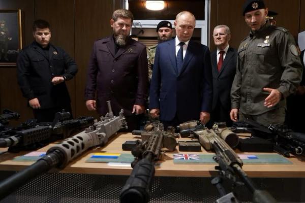 Mendadak ke Chechnya, Putin Memeriksa Pasukan yang Bersiap Melawan Ukraina