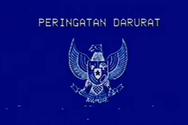 Melihat ada gambar Garuda (biru) yang bergetar-getar itu segala macam saya kok merasa bahwa rasa frustrasi dan kekesalan kita juga dirasakan sama dengan masyarakat dan itu itu saya rasakan betul.