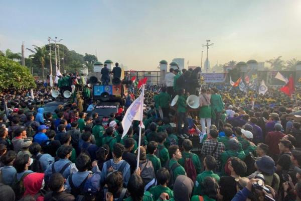 Tim advokasi, terang Fadhil, mendapat pelecehan dari pihak Polda Metro Jaya.