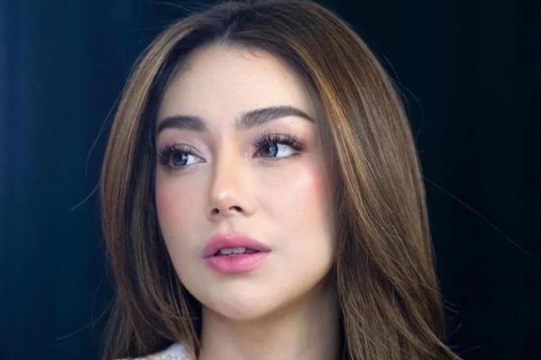 Celine Evangelista langsung merespon saat mengetahui mantan suaminya Stefan William punya anak dari Ria Andrews. 