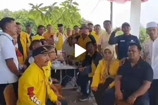 Pengurus Partai Golkar tingkat kecamatan se-Kabupaten Bogor mendeklarasikan dukungan bagi Ade Ruhandi atau Jaro Ade sebagai Calon Bupati Kabupaten Bogor. Hal itu sebagaimana video yang beredar di sejumlah grup WhatsApp pada Selasa (27/8).