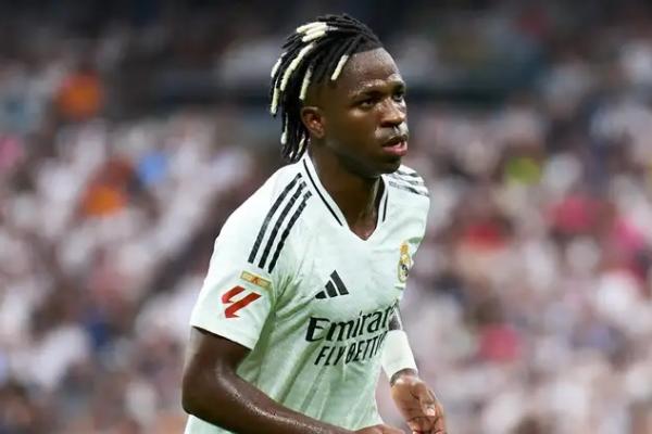 Pemerintah Arab Saudi tampaknya belum menyerah dalam upaya mengejar tanda tangan bintang Real Madrid, Vinicius Junior.