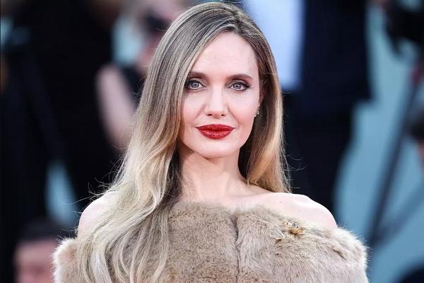 Terlihat Bersama di Venesia, Angelina Jolie Picu Rumor Kencan dengan Seorang Rapper