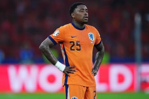 Perselisihan antara pelatih Timnas Belanda, Ronald Koeman, dengan gelandang Steven Bergwijn berlanjut.