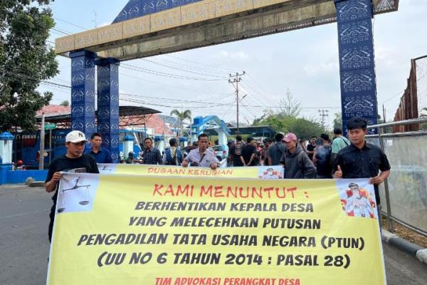 Aparatur Desa di Lahat Sumatera Selatan Lakukan Unjuk Rasa