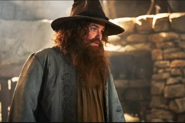 Disebut Pertapa, Siapakah Tom Bombadil dan Perannya terhadap Orang Asing di `The Rings of Power`?