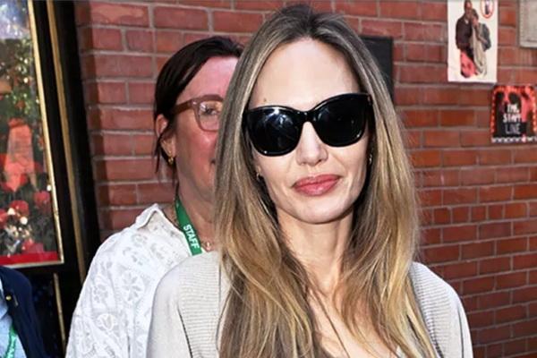 Dari Gadis Nakal yang Seksi, Angelina Jolie Menjelma Jadi Aktris dan Sutradara Berkelas