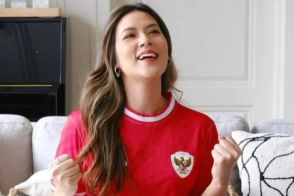 Indonesia akan jumpa Australia besok di GBK. Penyanyi Raisa akan datang untuk menyanyi dan beri dukungan