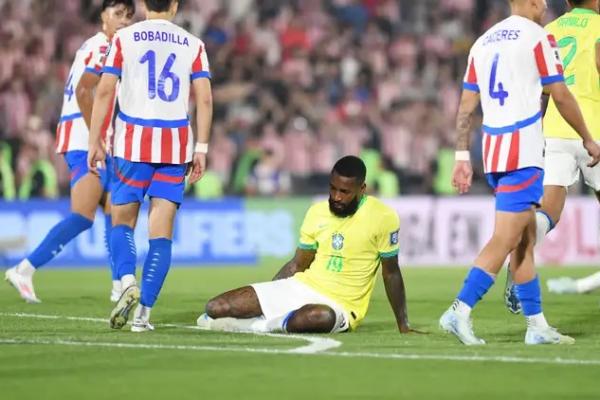 Brasil kembali menorehkan hasil negatif dalam Kualifikasi Piala Dunia 2026 Zona Amerika Selatan. Bertandang ke markas Paraguay, Selecao kalah tipis 1-0.