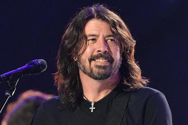 Vokalis Foo Fighters Dave Grohl Akui Baru Saja Punya Bayi dari Selingkuhannya