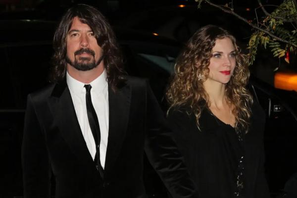 Jordyn Blum Sudah Tahu Kebiasaan Selingkuh Dave Grohl Sebelum Skandal Bayi Simpanannya