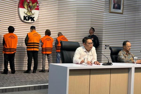 KPK langsung melakukan penahanan terhadap para tersangka