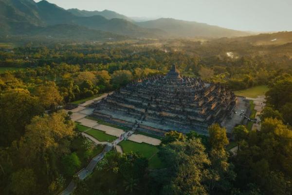 Candi Borobudur yang merupakan salah satu dari 5 Destinasi Pariwisata Super Prioritas (DPSP) dicanangkan sebagai destinasi pariwisata berkelas dunia.