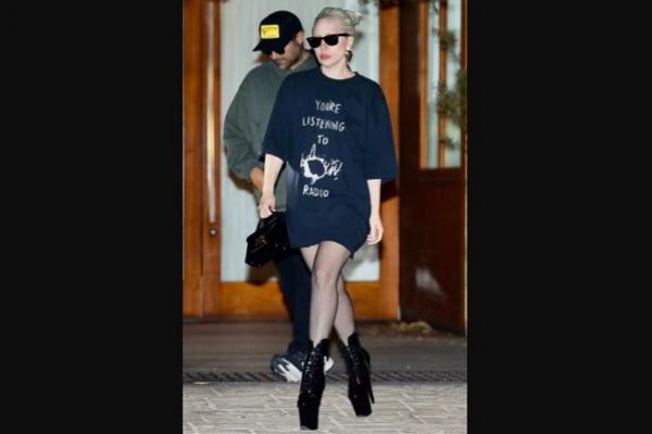 Penampilan ala Grunge Lady Gaga saat Dinner Bareng Tunangannya Michael Polansky