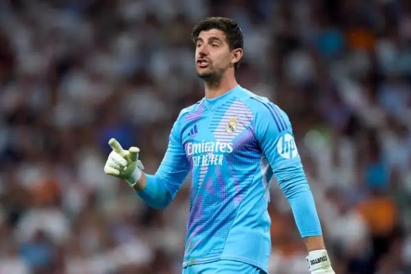 Courtois Selevel Ronaldo dan Messi versi Kiper