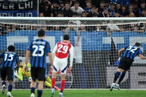 David Raya menjadi pahlawan Arsenal dalam laga tandang melawan Atalanta di laga pembuka Liga Champions pada Jumat (20/9) dini hari.