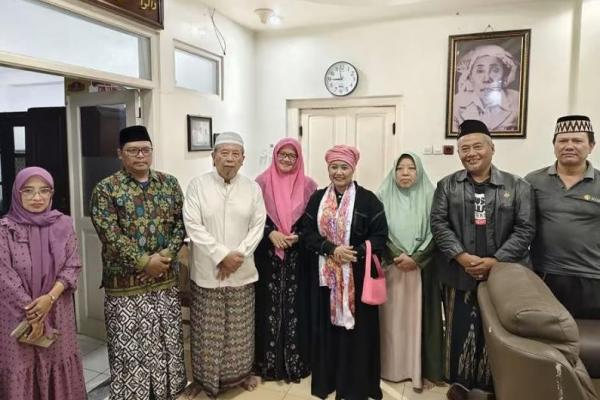 Luluk Nur Hamidah-Lukmanul Khakim mengantongi dukungan dari tokoh dan kiai di berbagai pondok pesantren di Jatim.