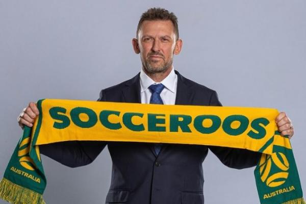 Mantan bek Crystal Palace, Tony Popovic, resmi ditunjuk untuk menangani tim nasional Australia, menggantikan Graham Arnold yang mengundurkan diri