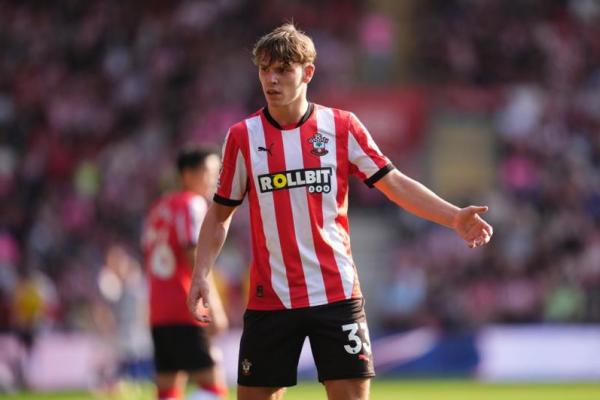 Southampton dikabarkan bakal memberikan tawaran kontrak baru terhadap wonderkid Tyler Dibling