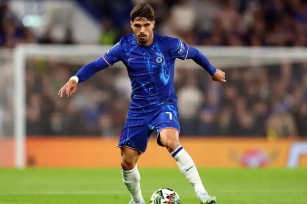 Winger Chelsea, Pedro Neto, membeberkan ketatnya persaingan untuk masuk dalam tim utama The Blues pada musim ini.