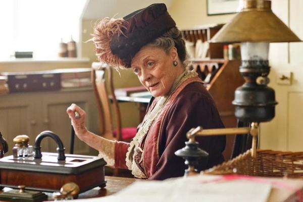 Para Pemeran Downton Abbey Kenang Bakat Maggie Smith yang Luar Biasa