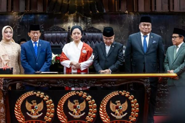 Puan Maharani kembali terpilih sebagai Ketua DPR RI. Penetapan Puan sebagai Ketua DPR RI periode 2024-2029 disetujui secara bulat oleh seluruh anggota dewan.