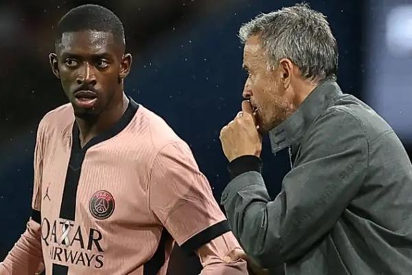 Pelatih Paris Saint-Germain (PSG) akhirnya buka suara perihal pencoretan Ousmane Dembele dari skuatnya, menjelang pertandingan Liga Champions melawan Arsenal