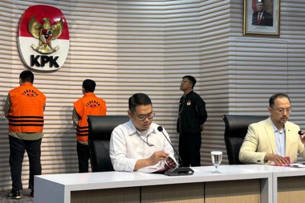 KPK juga menahan tersangka Satrio Wibowo selaku Direktur Utama PT Energi Kita Indonesia.