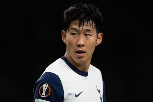 Pelatih kepala Tottenham Hotspurs, Ange Postecoglou, mengonfirmasi bahwa Son Heung-min akan absen dalam pertandingan Liga Premier melawan Brighton & Hove Albion