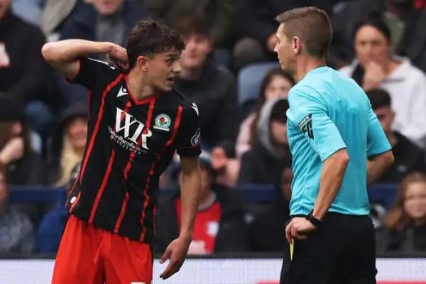 Asosiasi Sepak Bola (FA) menjatuhkan sanksi larangan bermain sebanyak delapan laga terhadap striker Preston North End, Milutin Osmajic, karena menggigit pemain Blackburn, Owen Beck.