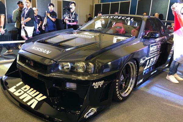 Nissan Skyline R34 Super Silhouette LBWK ini digarap oleh Prabuss AutoWorks yang bekerja sama dengan NMAA dan LBWK