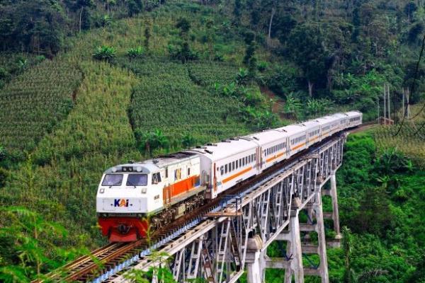 Peningkatan volume penumpang ini didukung oleh perbaikan performa ketepatan waktu kereta api